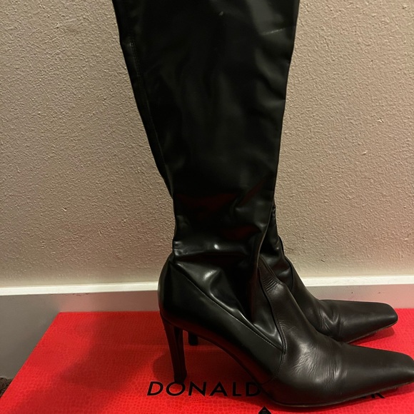 Donald Pliner size 8 black leather heeled boots - Picture 2 of 6